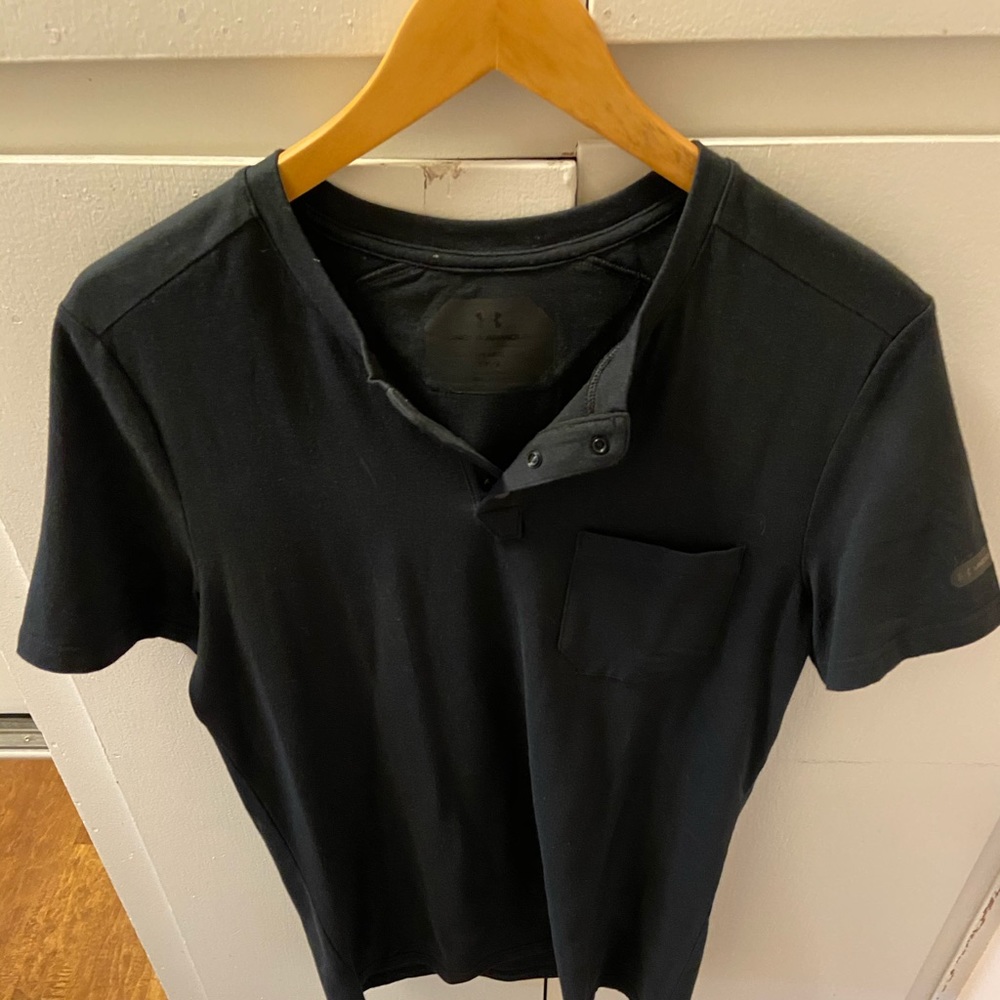 Under Armour T-shirt